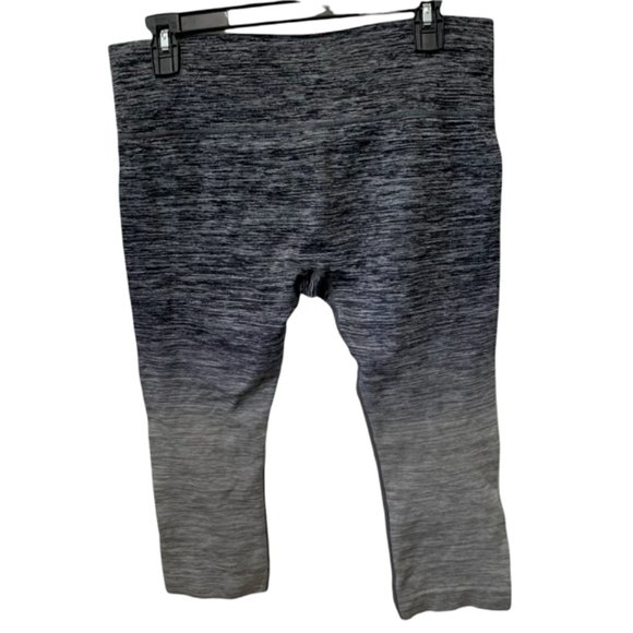Codefit Gray Ombre Capri Leggings - Picture 2 of 6